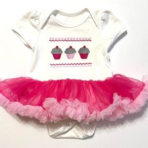 NWOT - Adorable Cupcake Baby Onesie with attached Pink Tulle Skirt 9-12 Months